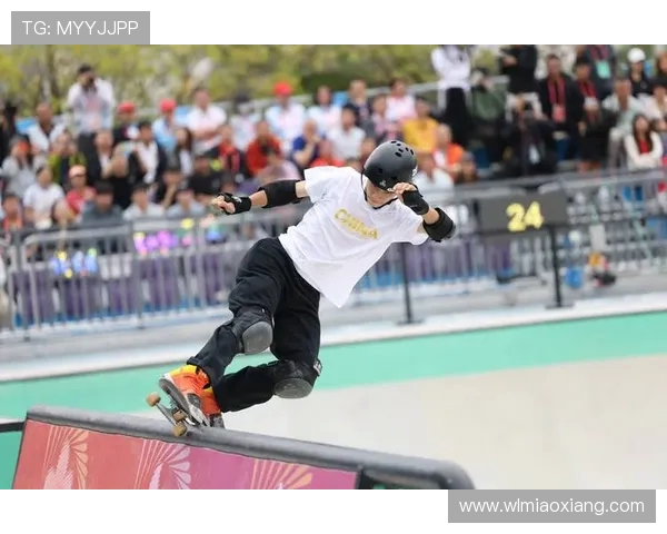 南京滑板队在滑板精英赛中的默契配合与精彩表现分析
