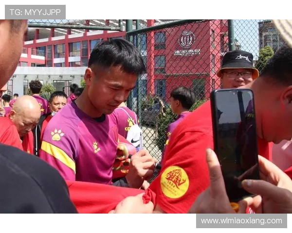 成都篮球队意识争议引发热议球迷对战术执行与团队配合的不同看法