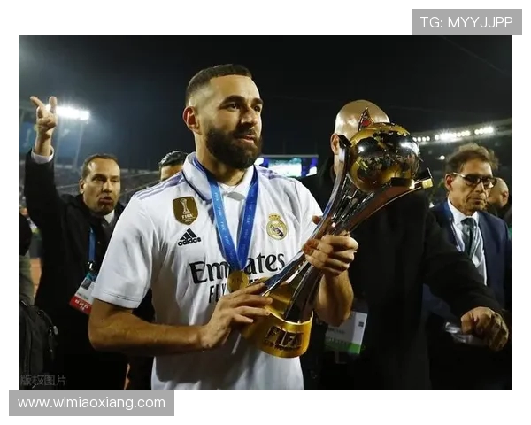 卡里姆本泽马再塑传奇征程从皇马巨星到绿茵精神象征